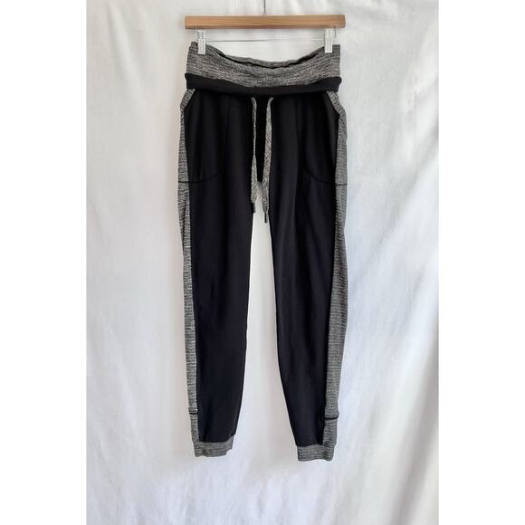LULULEMON Base Runner Pant Size 4 Black Stripe White Jogger Athletic Women - Picture 2 of 9